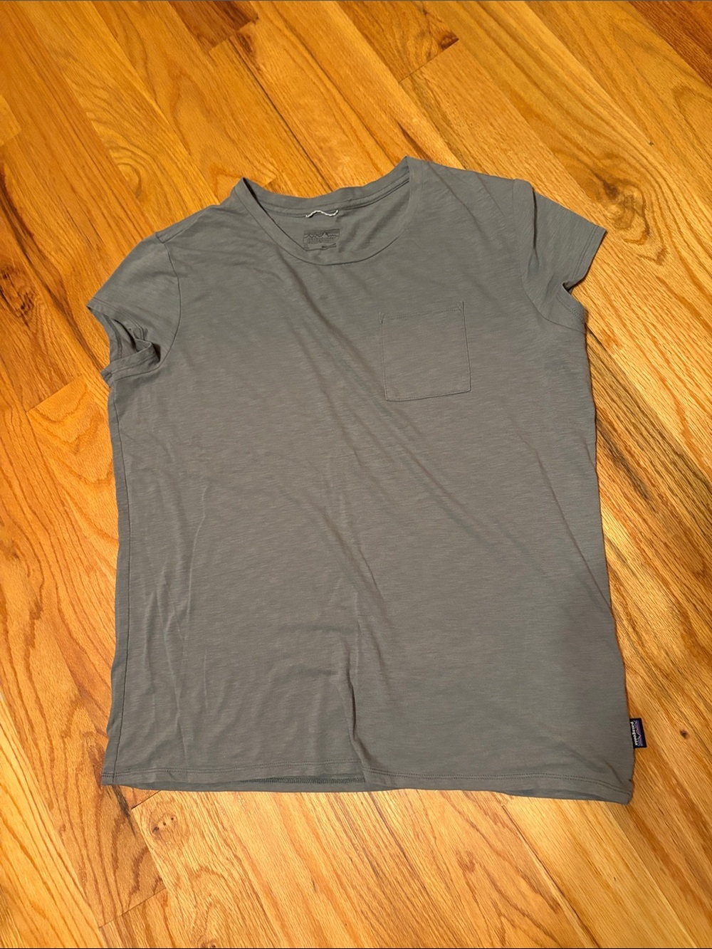 Patagonia Crew Neck Pocket Tee in Charcoal Gray; Size XL